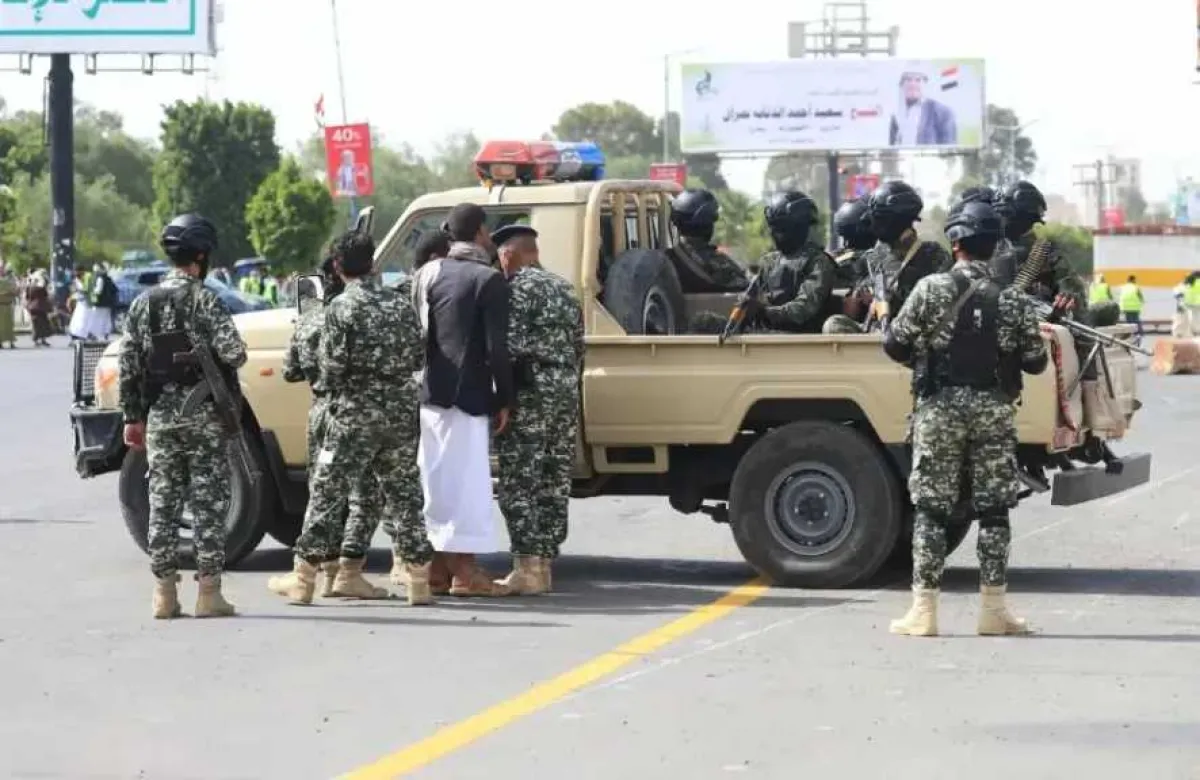 الحوثيون يفرضون غرامات تصل إلى مليون ريال على بائعي الجوالات والمتسولين في شوارع صنعاء