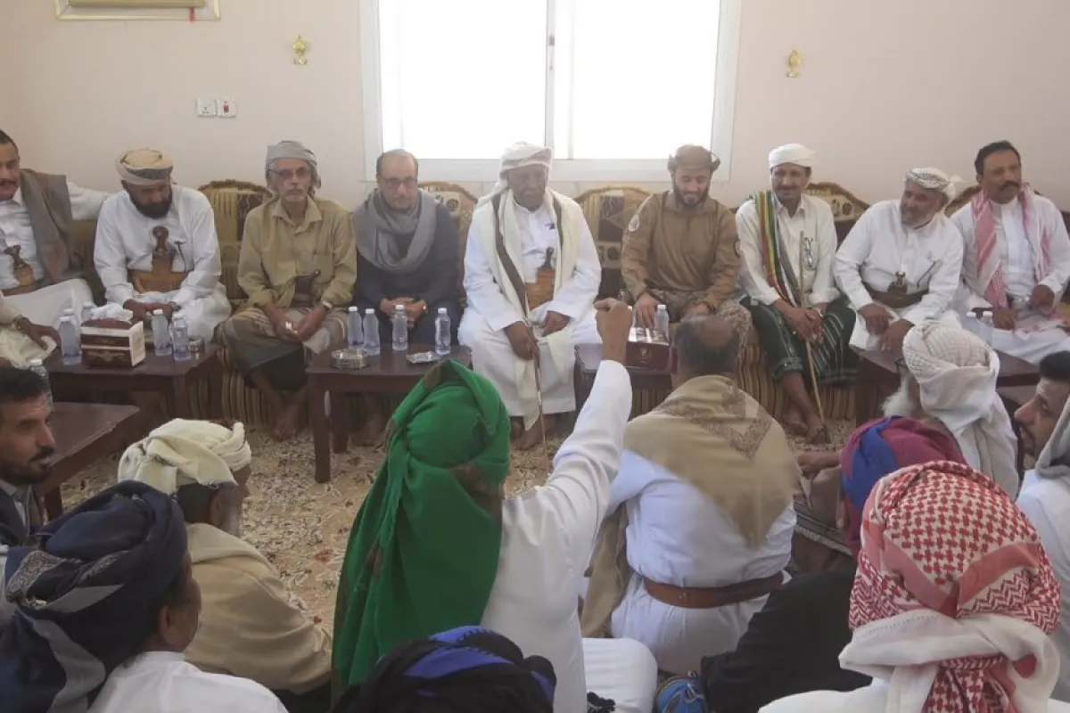 وادي حضرموت: المعبري والنهدي يقودان حواراً موسعاً مع القيادات القبلية والمجتمعية لمعالجة الأزمات الخدمية والمعيشية