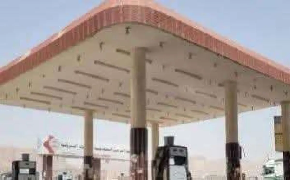 توفر البترول الأحمر المستورد في محطات مدينة عتق