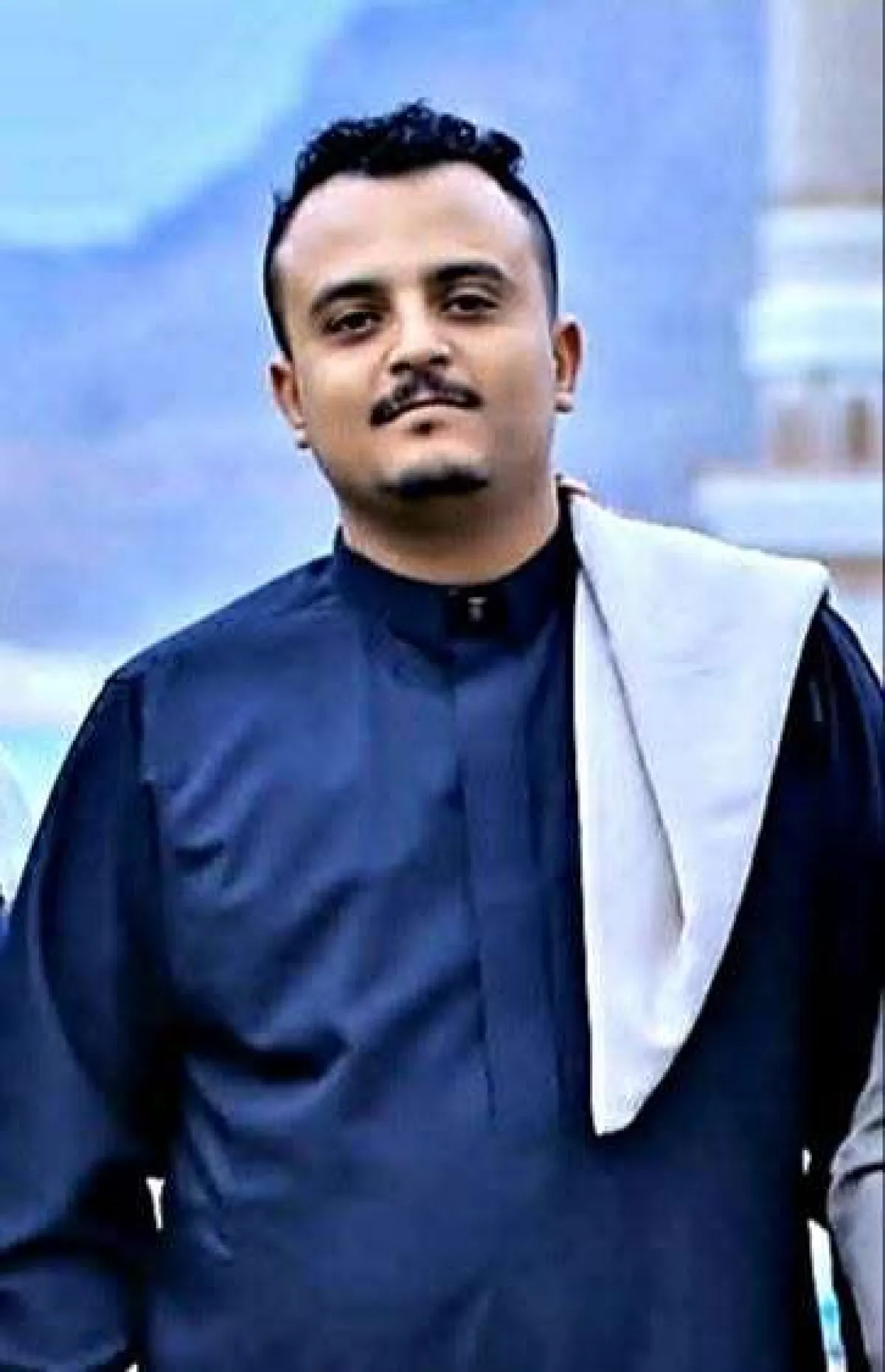 شاب يفارق الحياة في تعز بعد تدهور حالته الصحية بسبب نظام “الطيبات”