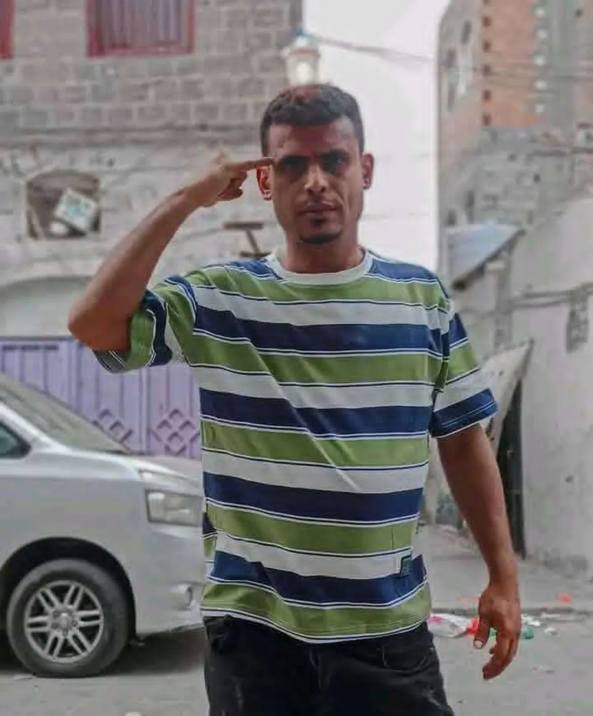 رسالة مؤثرة لفؤاد الديقان لوالدته بعد خروجه من السجن تثير تفاعلًا واسعًا وانقسامًا في الآراء