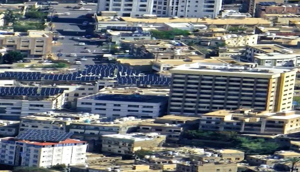 جمارك الشرعية تشعل أسعار الطاقة الشمسية وغضب عارم يتهم الحكومة بمحاربة بديل الغلابة