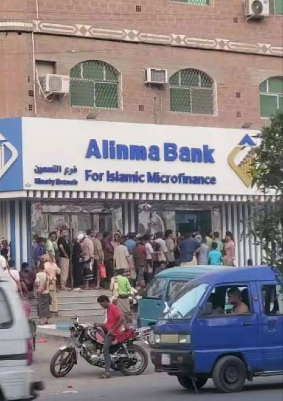 منتسبو وزارة الداخلية يهاجمون بنك الإنماء: مرتبات مارس قد لا تُستكمل إلا في أغسطس ونلوّح بالتصعيد