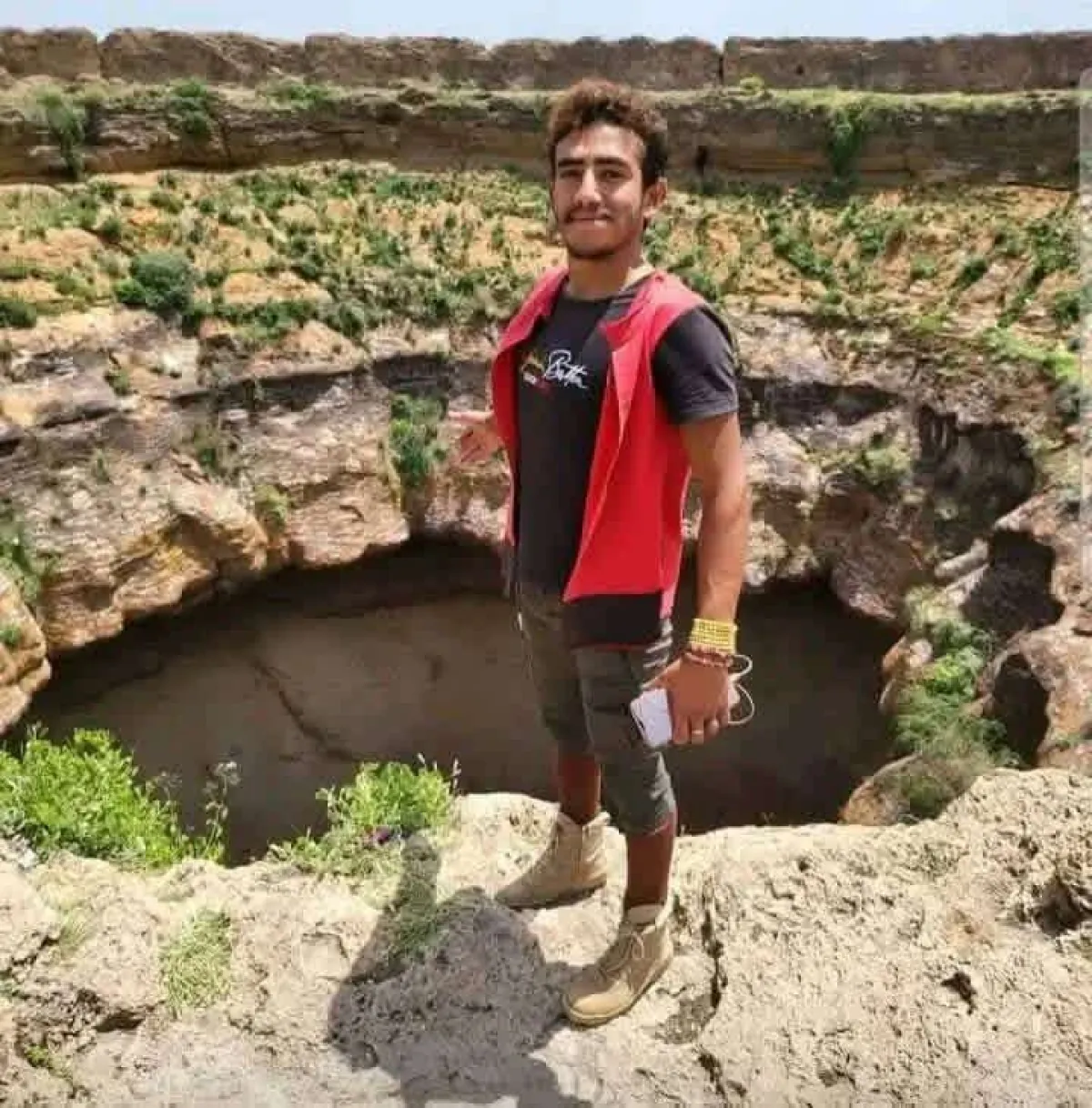 تضارب الأنباء حول مصير القعقاع بعد حادثة تسلق في فوهة دمت