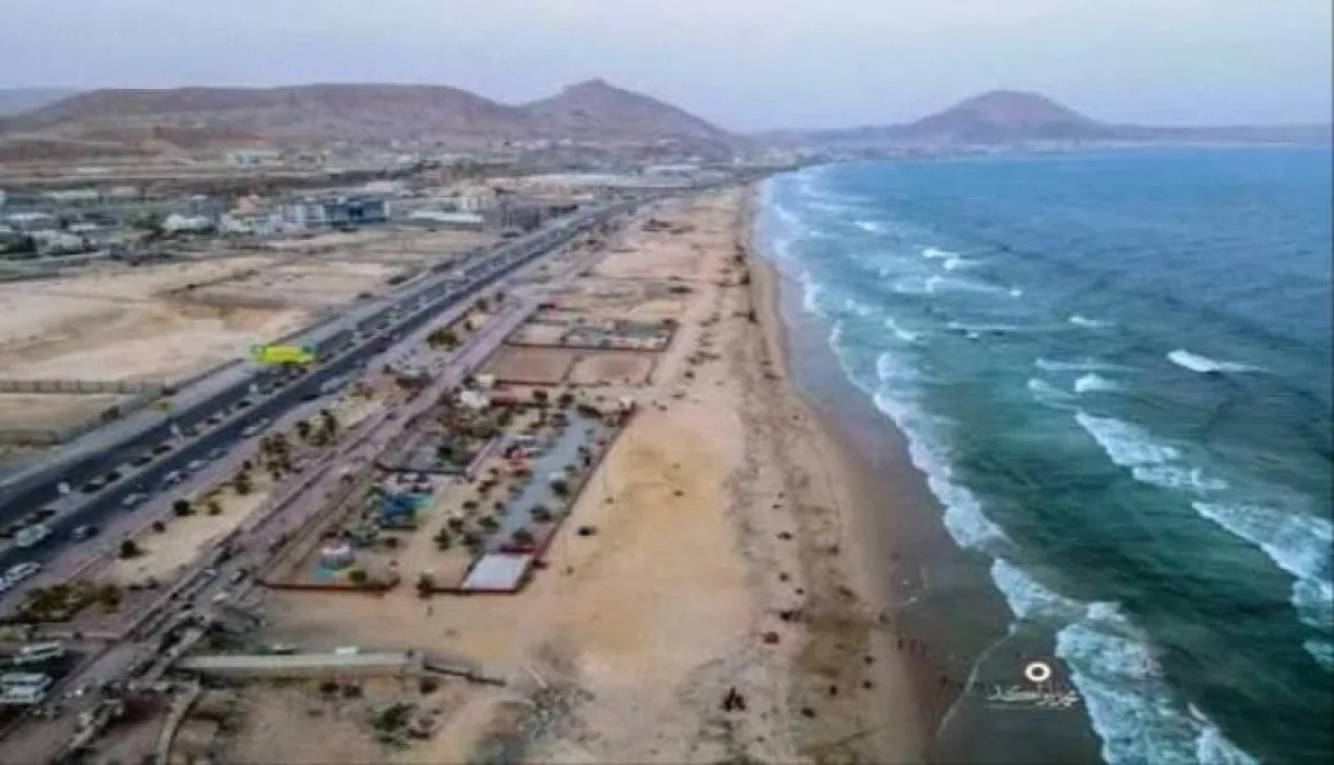 مصرع شاب في ساحل الستين بالمكلا رغم جهود فرق الإنقاذ