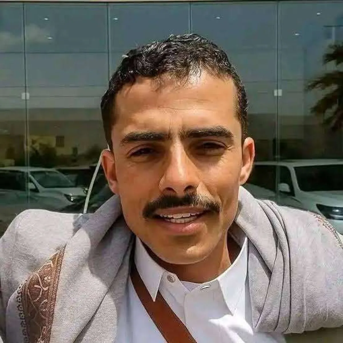 مبادرة إنسانية لافتة: أبو حيدر العولقي يفتح أبوابه لأسر عدنية متضررة من الحر وانقطاع الكهرباء