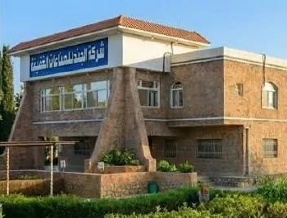 ضغوط حوثية تسقط آخر مصنع يمني لإنتاج الدفاتر المدرسية