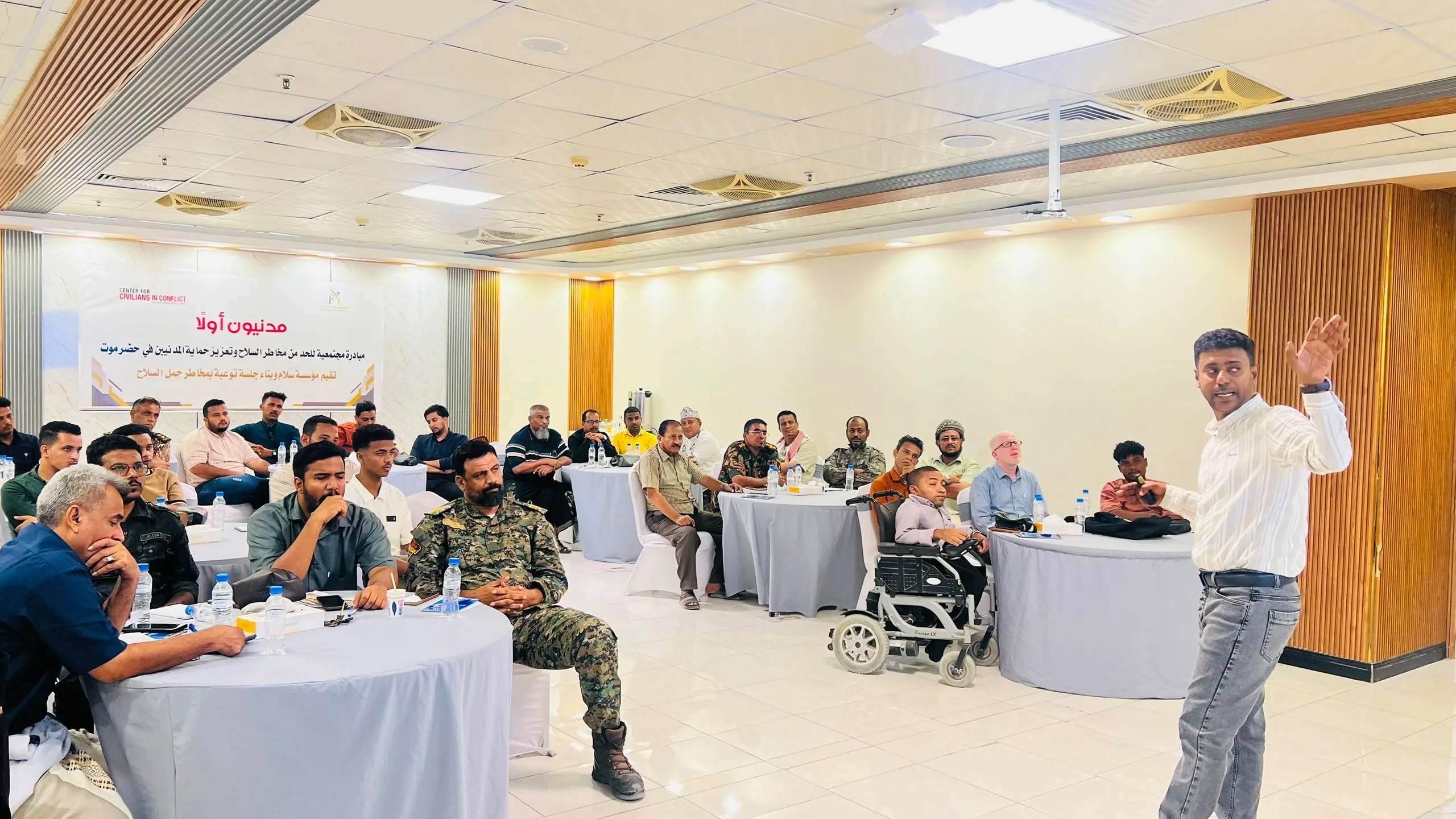 المدير العام لأمن ساحل حضرموت يدشن جلسة توعوية حول مخاطر حمل السلاح وتعزيز حماية المدنيين