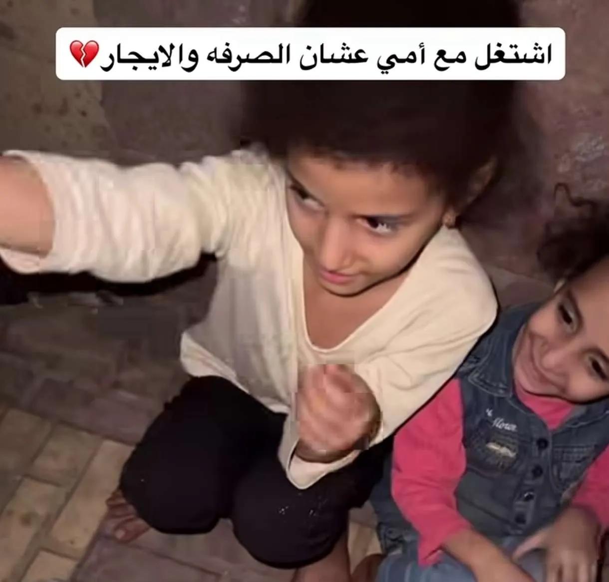 دموع طفلة تهز صنعاء.. مناشدة عاجلة لإنقاذ أسرة غارقة في الديون والإيجارات المتأخرة