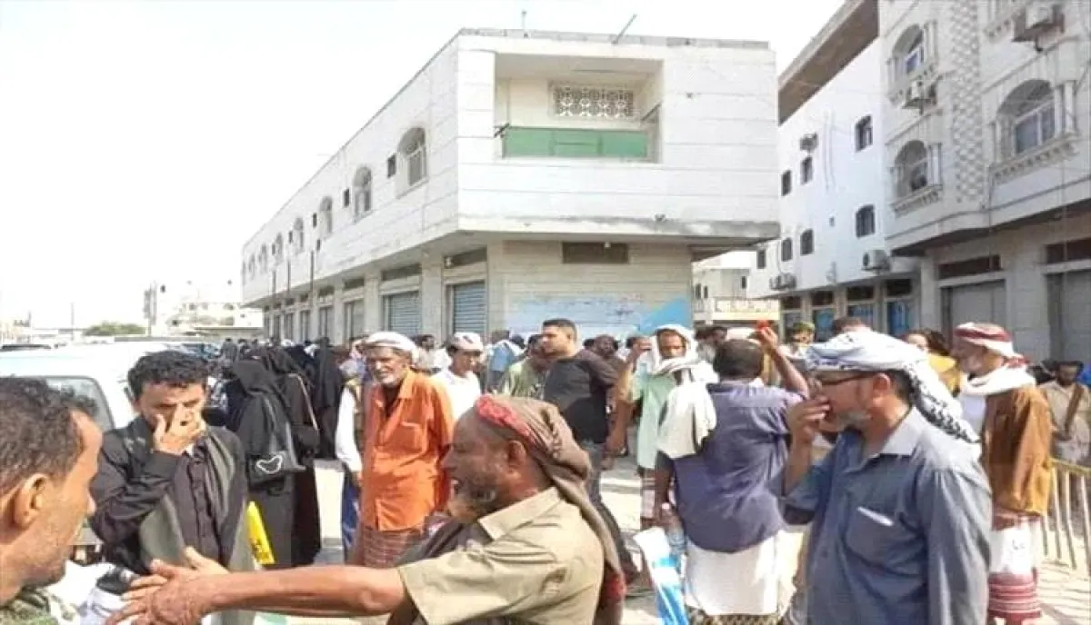 المبعدون المدنيون يشكون تأخر صرف مرتباتهم ويطالبون القيادة الرئاسية بالتدخل العاجل
