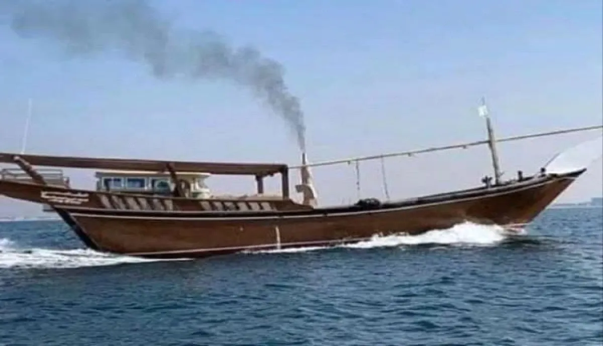 مناشدات عاجلة لإنقاذ قارب على متنه ركاب قرب سواحل المهرة