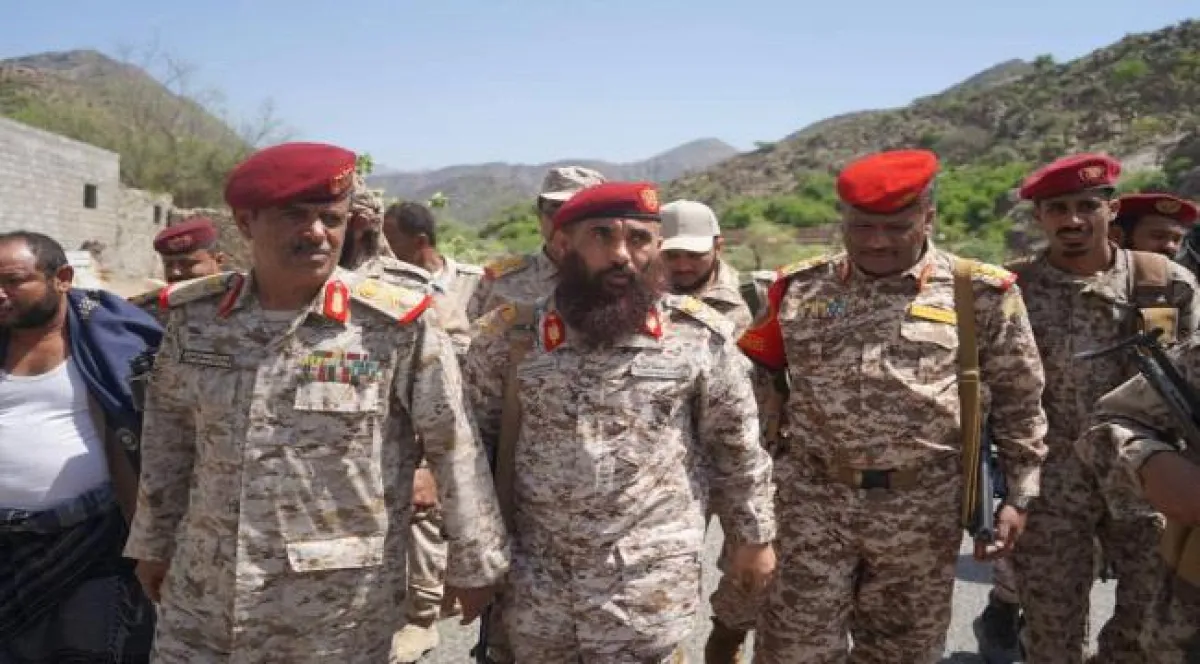 لجنة وزارة الدفاع برئاسة نائب المفتش العام تواصل مهامها الإشرافية على إجراءات الإستلام والتسليم في محور طور الباحة
